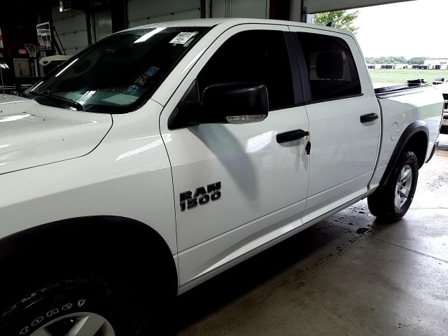 BUY RAM 1500 2014 4WD CREW CAB 140.5